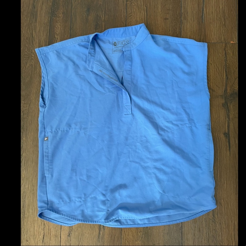 Women’s Figs scrub top